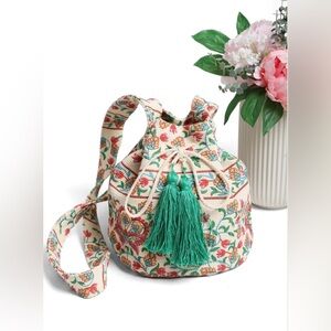 COMFYLUXE Boho Floral Drawstring Bucket Bag with Green Tassels‎